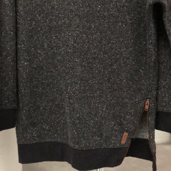 Roots style sweater hoodie size small - Picture 5 of 6